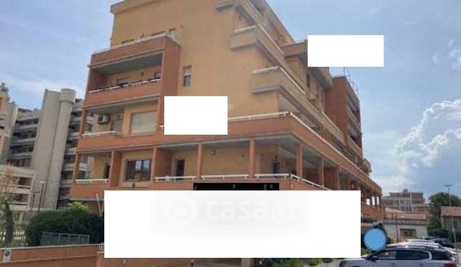 Appartamento in residenziale in Via Poerio 1