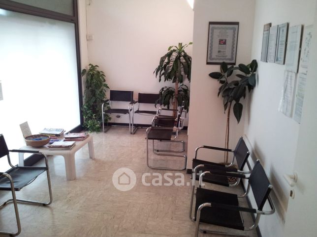 Ufficio in commerciale in Via Carlin