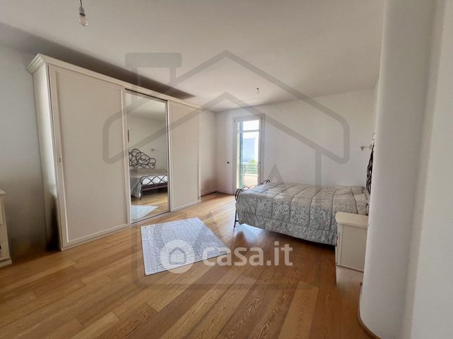 Casa bi/trifamiliare in residenziale in Via Roma