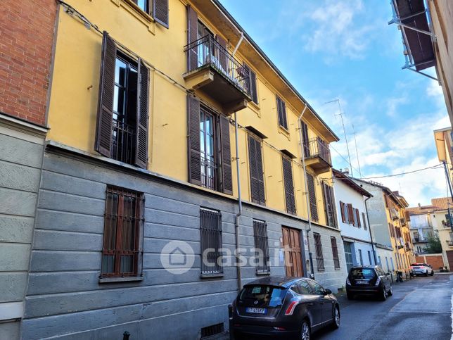 Garage/posto auto in residenziale in Via Curino 10