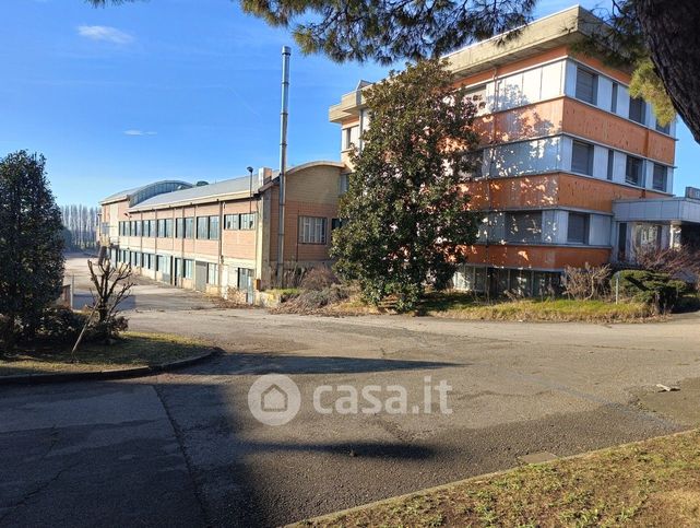 Capannone in commerciale in Via Gian Pietro Clerici 47 /2