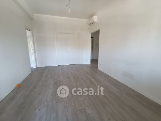 Appartamento in residenziale in Viale Campania 25