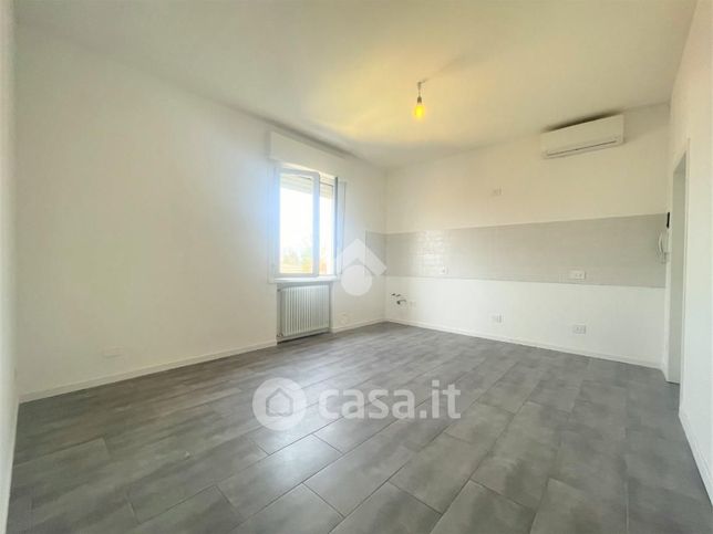 Appartamento in residenziale in Via Emilia Est 12