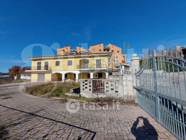 Villa in residenziale in Strada Vicinale di Bazzano 13