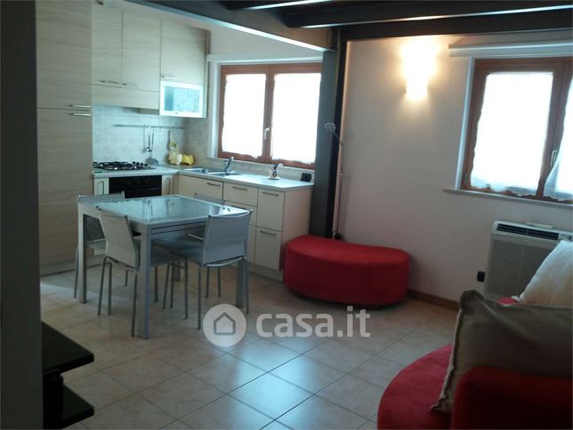 Appartamento in residenziale in Via Esino 53