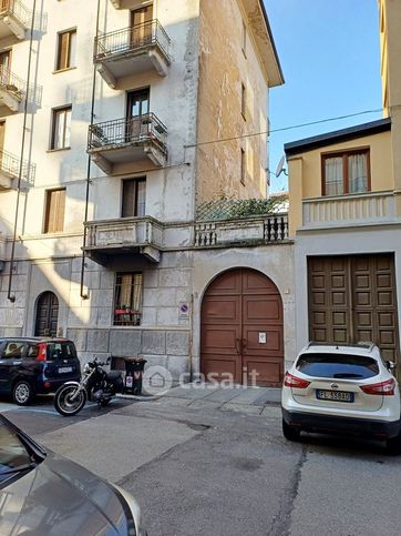 Box/posto auto in residenziale in Via Roasio 19