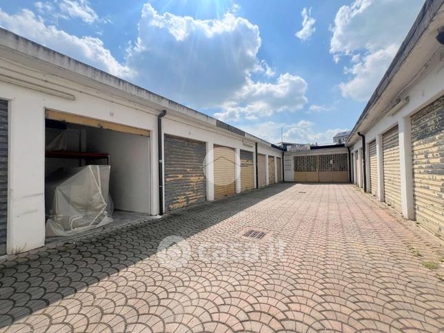 Box/posto auto in residenziale in Via Borgaro 79