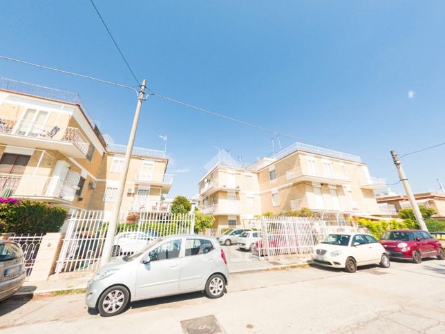 Appartamento in residenziale in Viale Cardinale B. della Cueva 32