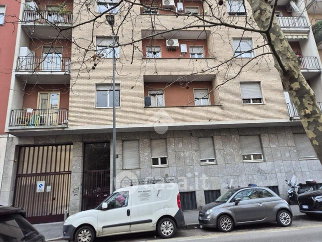 Box/posto auto in residenziale in Via Alfonso Capecelatro 33