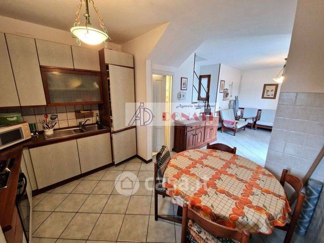 Casa bi/trifamiliare in residenziale in
