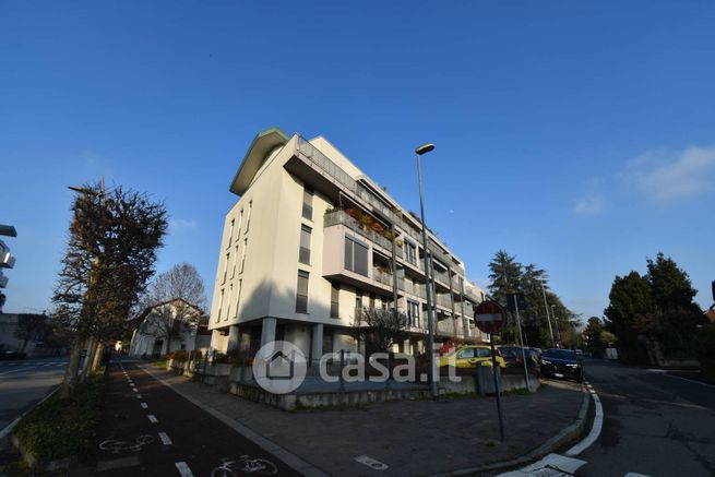 Ufficio in commerciale in Via Ortigara 1