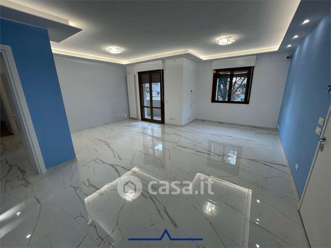 Ufficio in commerciale in Via Rossignago 40