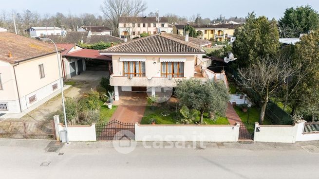 Villa in residenziale in Via Pozzarello 23