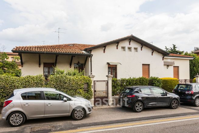 Casa bi/trifamiliare in residenziale in Via Redipuglia 19