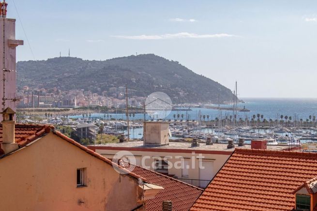 Appartamento in residenziale in Via Felice Cascione 4