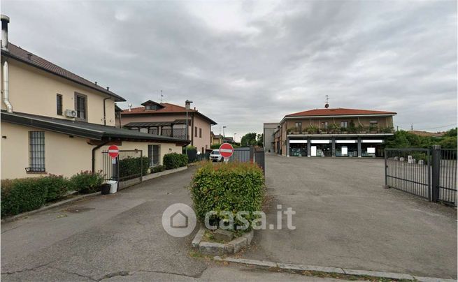 Ufficio in commerciale in Via Milano 63