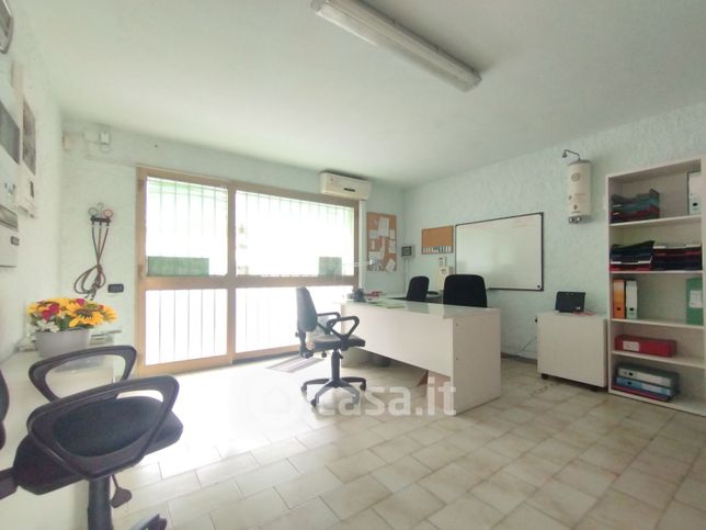 Ufficio in commerciale in Via Giovanni Cimabue 19
