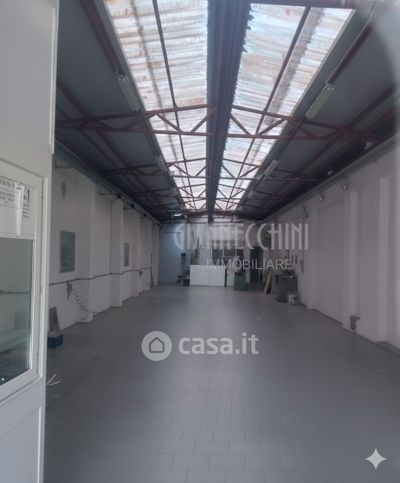 Capannone in commerciale in Via Bezzecca