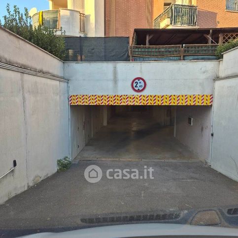 Box/posto auto in residenziale in Via Venezia 31