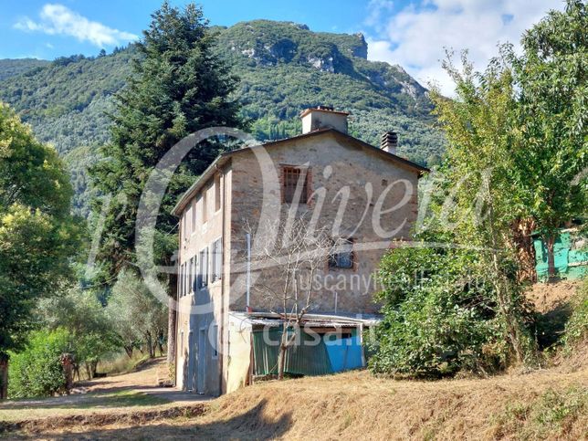 Rustico/casale in residenziale in Via della Torre 528