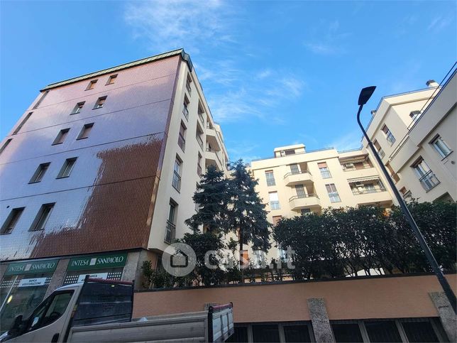 Appartamento in residenziale in Via Carlo Bellerio 1