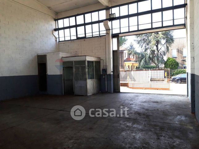 Capannone in commerciale in Via Alessandro Volta