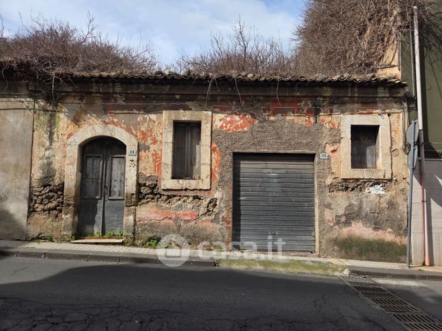 Box/posto auto in residenziale in Via Isonzo 13