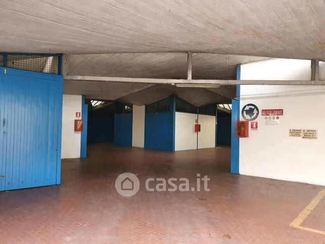 Garage/posto auto in residenziale in Corso Bernardino Telesio 60