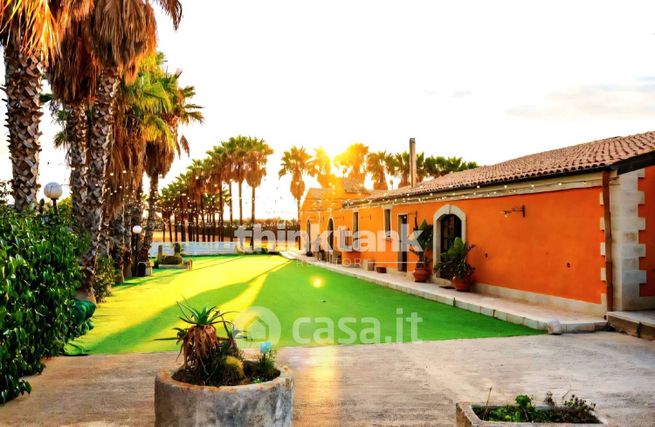 Rustico/casale in residenziale in Strada Statale 115
