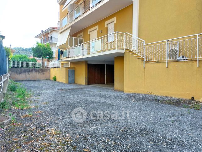 Box/posto auto in residenziale in Via Diano Castello 2