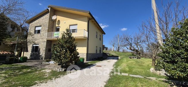 Casa indipendente in residenziale in Via Acquapartita 156