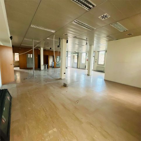 Ufficio in commerciale in Via Venezia 101