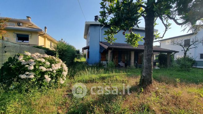 Casa indipendente in residenziale in