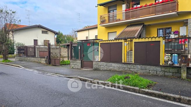 Box/posto auto in residenziale in Via Vittorio Veneto 2 A