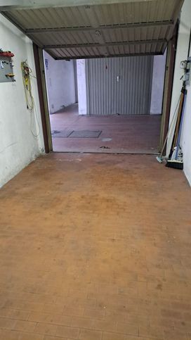 Box/posto auto in residenziale in Via di Pino 64 R