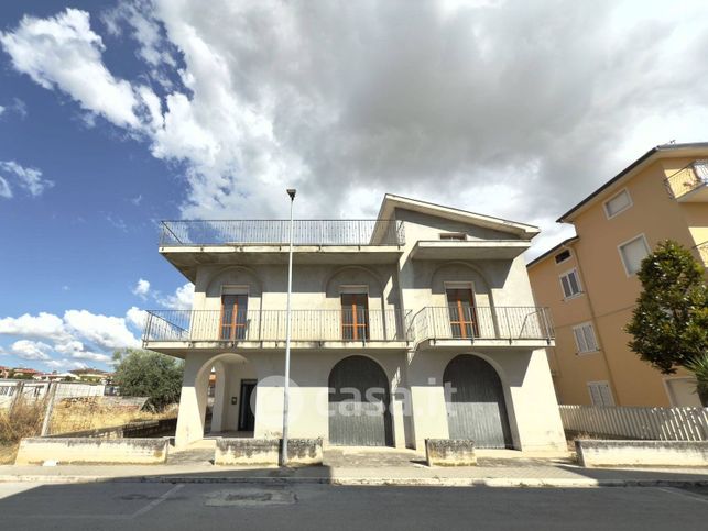 Casa bi/trifamiliare in residenziale in Via Giovanni Pascoli 39