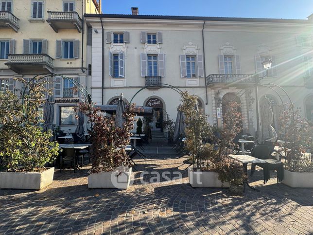 Attivitã /licenza (con o senza mura) in commerciale in Piazza Cavour 2