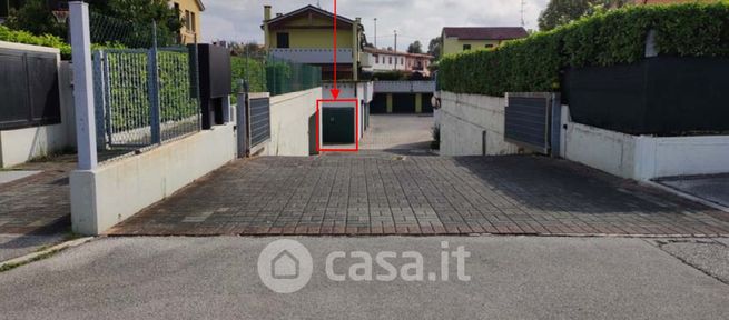 Box/posto auto in residenziale in Via Gaetano Donizetti