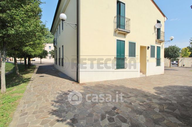 Ufficio in commerciale in Via Alcide de Gasperi 80