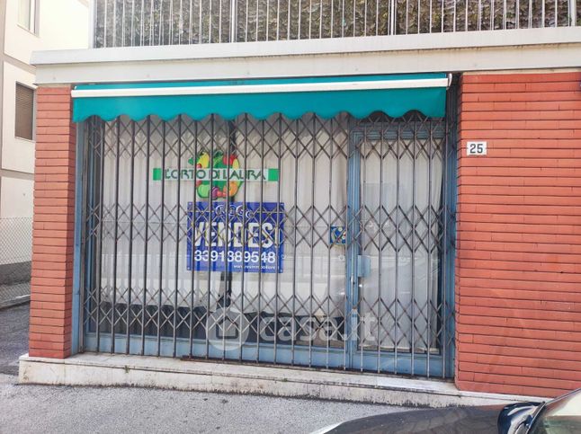 Negozio/locale commerciale in commerciale in Via Gorizia 25