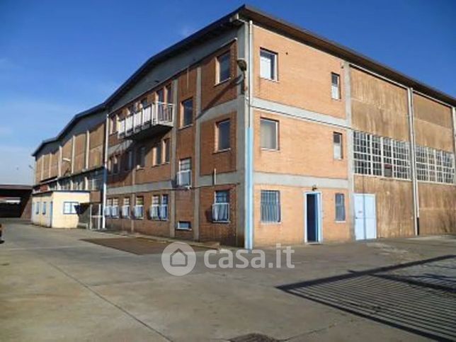 Capannone in commerciale in Via San Paolo