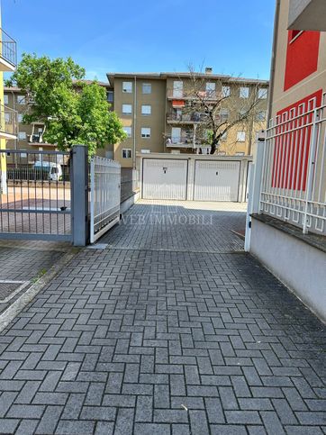 Box/posto auto in residenziale in Via Achille Grandi