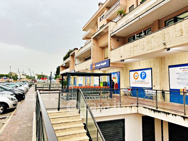 Ufficio in commerciale in Via Salvo d'Acquisto 164