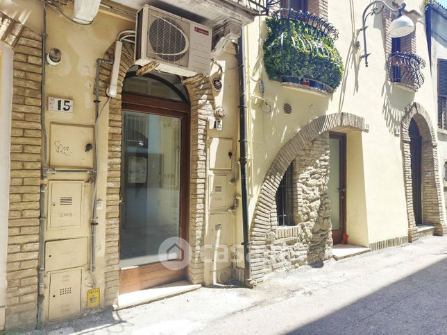 Attivitã /licenza (con o senza mura) in commerciale in Via Guglielmo Marconi 11
