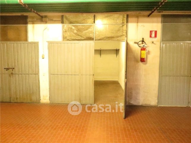 Garage/posto auto in residenziale in Via dei Turri