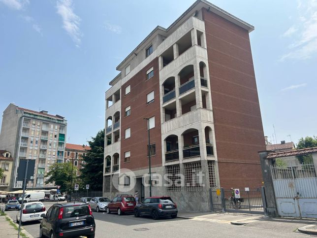 Box/posto auto in residenziale in Via Envie 1