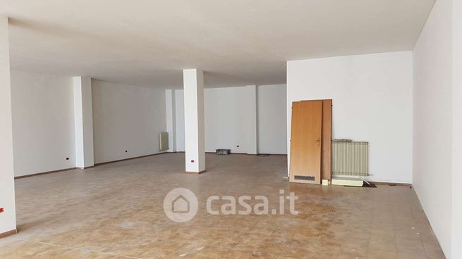 Ufficio in commerciale in 