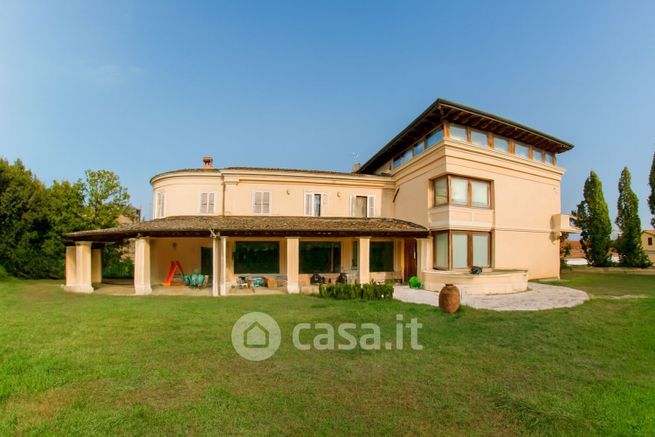 Villa in residenziale in Viale XXIV Maggio