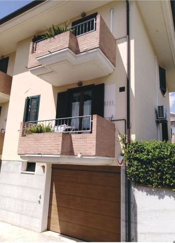 Villetta a schiera in residenziale in Via Bompadre 8