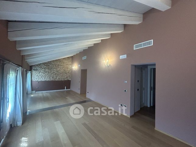 Ufficio in commerciale in Via Martignon